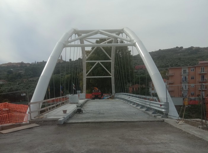 Ponte di Piani, Imperia Rinasce: "Che fine ha fatto la corsia ciclabile annunciata dal sindaco?"