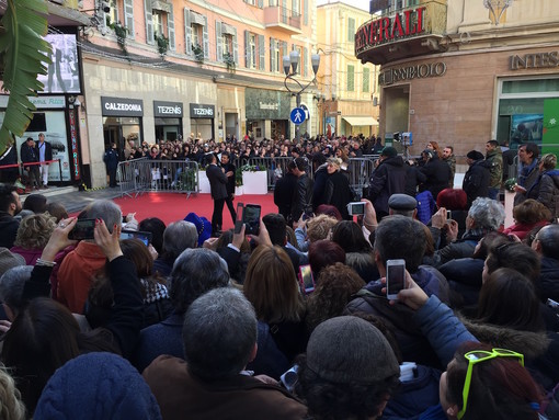 #Festival2017: con l'eclettico Gianni Rossi torna anche quest'anno il magico 'Red Carpet' di fronte all'Ariston #Festival2017: con l'eclettico Gianni Rossi torna anche quest'anno il magico 'Red Carpet' di fronte all'Ariston