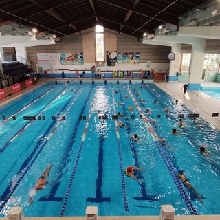 Riaprono le vasche della piscina comunale di Bordighera: attività di nuovo regolari al Palazzetto dello Sport