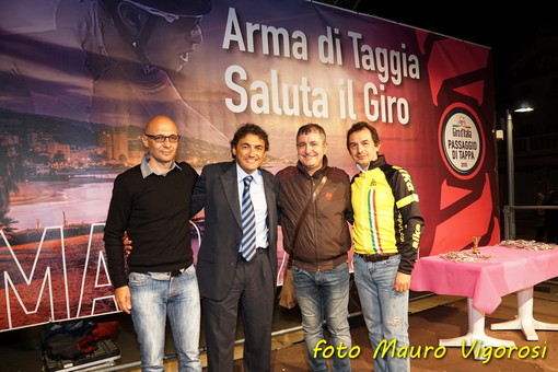 Arma di Taggia: questa sera, la Notte Rosa coi Campioni del Ciclismo, i Comici di Zelig Circus e la Discoteca sotto le Stelle