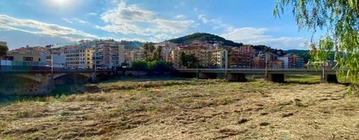 Imperia, rischio idrogeologico: avviata la pulizia anche dei rii Artallo, Oliveto e Santa Lucia. Scajola "Non saremo impreparati in caso di forti piogge" (foto) Imperia, rischio idrogeologico: avviata la pulizia anche dei rii Artallo, Oliveto e Santa Lucia. Scajola "Non saremo impreparati in caso di forti piogge" (foto)