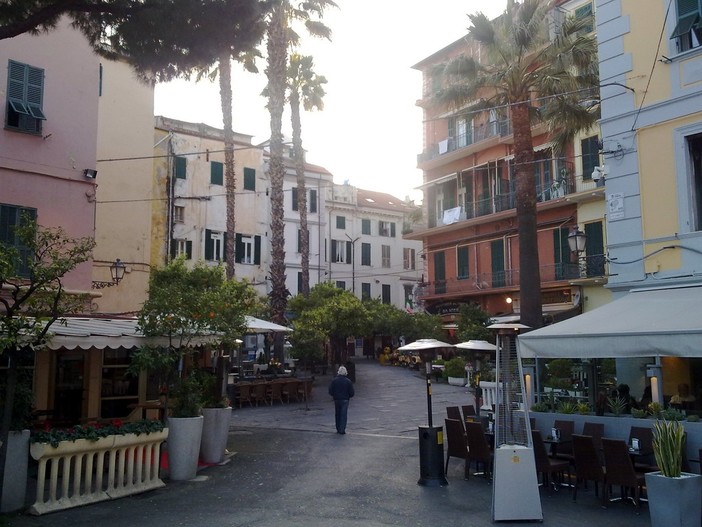 Sanremo: riordino dei dehor in piazza Bresca, la prossima settimana l'Amministrazione incontrerà i commercianti Sanremo: riordino dei dehor in piazza Bresca, la prossima settimana l'Amministrazione incontrerà i commercianti
