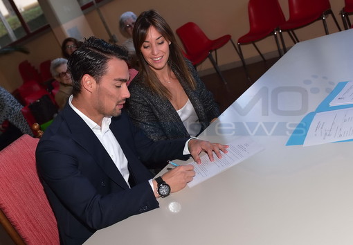 Taggia: Fabio Fognini e Flavia Pennetta promessi sposi in Comune in attesa delle nozze a Ostuni Taggia: Fabio Fognini e Flavia Pennetta promessi sposi in Comune in attesa delle nozze a Ostuni