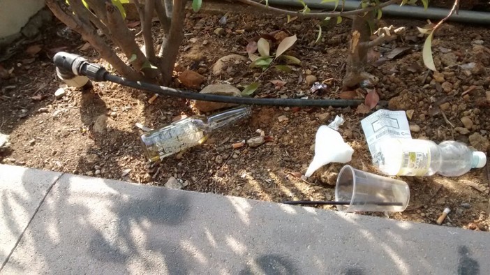 Sanremo: i titolari del bar 'Porto Vecchio' puliscono sulla ciclabile, lettera di ringraziamento da Area 24