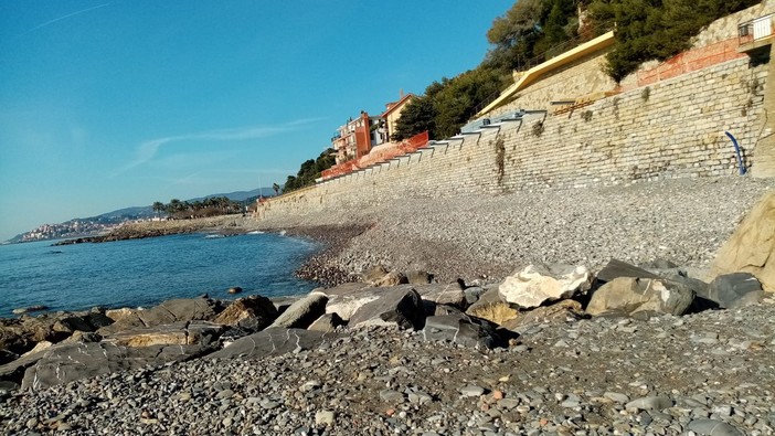 Imperia, comincia a prendere forma la passeggiata a sbalzo tra la Rabina e la Galeazza (video) Imperia, comincia a prendere forma la passeggiata a sbalzo tra la Rabina e la Galeazza (video)