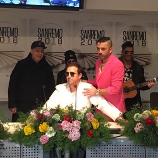 #Sanremo2018, Pio e Amedeo fanno irruzione in sala stampa ma la Rai non gradisce (Video)