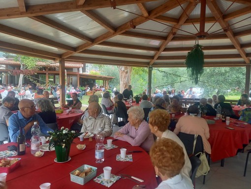 Giornata di convivialità, socialità e solidarietà: pensionati riuniti a Camporosso (Foto) Giornata di convivialità, socialità e solidarietà: pensionati riuniti a Camporosso (Foto)