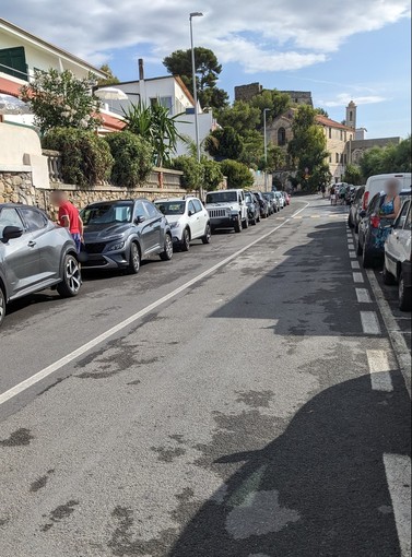Sanremo, parcheggi selvaggi sul litorale di Bussana: “Chi rispetta le regole si sente preso in giro” Sanremo, parcheggi selvaggi sul litorale di Bussana: “Chi rispetta le regole si sente preso in giro”