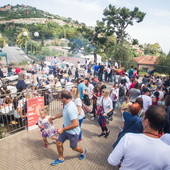 Ospedaletti, “Passeggiando Assaporando” festeggia 20 anni: il 1° maggio torna la passeggiata enogastronomica tra mare e colline