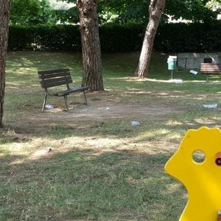 Imperia: degrado al parco giochi di Piani, l'intervento di alcuni residenti: "La colpa è dei migranti" Imperia: degrado al parco giochi di Piani, l'intervento di alcuni residenti: "La colpa è dei migranti"
