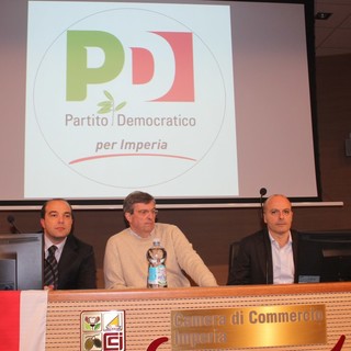 Imperia: In 400 all'apertura della campagna elettorale del PD. Capacci: "Ogni azione, ogni progetto che metteremo in campo sarà finalizzato al lavoro". Burlando:"Se non si cambia, questa città non ce la fa" Imperia: In 400 all'apertura della campagna elettorale del PD. Capacci: "Ogni azione, ogni progetto che metteremo in campo sarà finalizzato al lavoro". Burlando:"Se non si cambia, questa città non ce la fa"