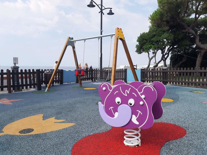 Bordighera: completata la riqualificazione dell'area giochi sul lungomare Argentina