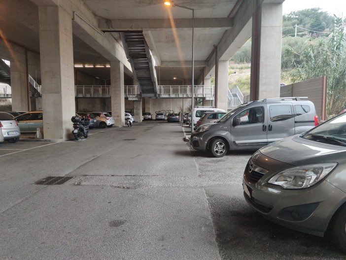 Parcheggio della stazione di Imperia, arrivano le prime risposte ai pendolari Parcheggio della stazione di Imperia, arrivano le prime risposte ai pendolari