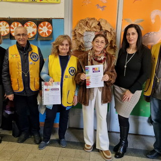 Sanremo, gli studenti della scuola secondaria della Italo Calvino premiati dal Lions Club per 'Un poster per la pace'