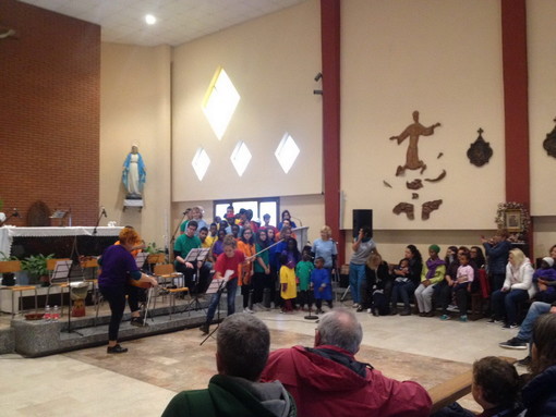 Ventimiglia: ottima riuscita del concerto di Pequenas Huellas, la musica come strumento di pace e integrazione