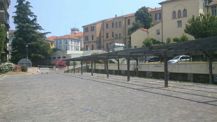 Imperia: assenza di parcheggi non a pagamento, l'appello di un lettore al sindaco Capacci Imperia: assenza di parcheggi non a pagamento, l'appello di un lettore al sindaco Capacci