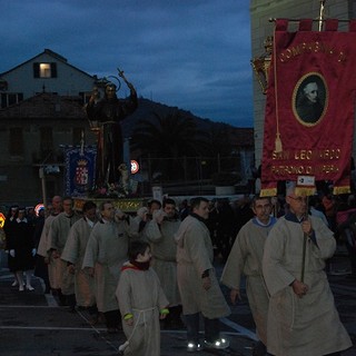 Imperia: dal Duomo la processione per il Santo Patrono San Leonardo, ecco le foto Imperia: dal Duomo la processione per il Santo Patrono San Leonardo, ecco le foto
