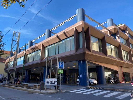 Sanremo: display e ascensore guasto ma anche sporcizia in diverse zone, Palafiori nel mirino degli automobilisti