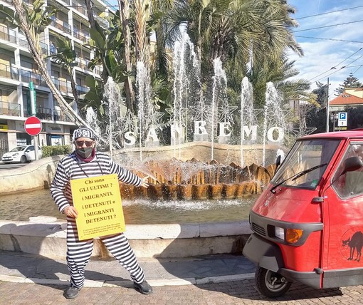 Sanremo: la protesta dei radicali in giro per la città, "Chi sono gli ultimi? I migranti, i detenuti… o i migranti detenuti?" Sanremo: la protesta dei radicali in giro per la città, "Chi sono gli ultimi? I migranti, i detenuti… o i migranti detenuti?"