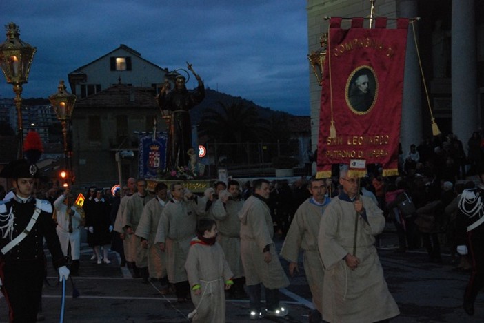 Imperia: dal Duomo la processione per il Santo Patrono San Leonardo, ecco le foto Imperia: dal Duomo la processione per il Santo Patrono San Leonardo, ecco le foto