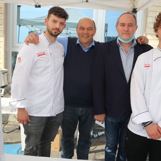 Ventimiglia: la famiglia Bruno di Pasta Fresca Morena alla fiera 'Sapori & Fiori' di Vallecrosia Ventimiglia: la famiglia Bruno di Pasta Fresca Morena alla fiera 'Sapori & Fiori' di Vallecrosia
