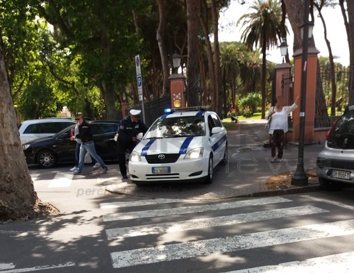Ventimiglia: controlli intensificati di Polizia Locale all’interno dei giardini pubblici Reggio