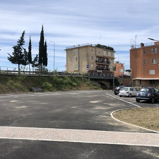 Riva Ligure: ultimato il posteggio nella zona delle case popolari, predisposto il collegamento con il sottopasso (Foto)