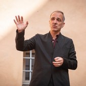 Sanremo, “Saliscendi” chiude in Pigna con Mauro Pescio e il racconto “Non è la storia di un eroe” Sanremo, “Saliscendi” chiude in Pigna con Mauro Pescio e il racconto “Non è la storia di un eroe”