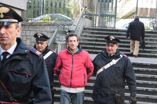 Arma Taggia: picchia la ex compagna e aggredisce i Carabinieri, arrestato e processato