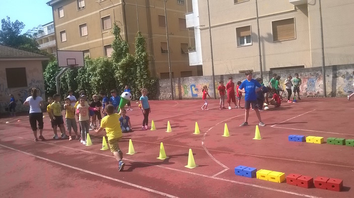 Diano Marina: grande festa alla palestra della scuola di Villa Scarsella per la conclusione del progetto 'Sport in Classe'