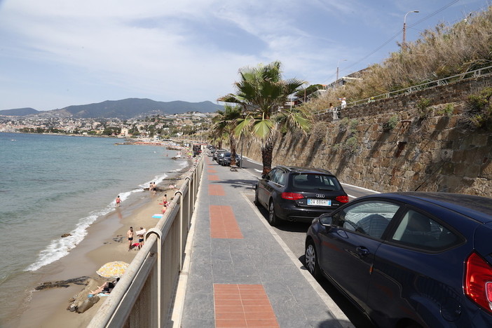 Sanremo: dalla prossima settimana le auto pagheranno la sosta ai “Tre Ponti”, la tariffa è di 50 centesimi l’ora Sanremo: dalla prossima settimana le auto pagheranno la sosta ai “Tre Ponti”, la tariffa è di 50 centesimi l’ora