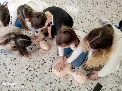 Ventimiglia: al 'Fermi Polo Montale’ attivato percorso formativo di ‘Primo soccorso a scuola’ Ventimiglia: al 'Fermi Polo Montale’ attivato percorso formativo di ‘Primo soccorso a scuola’