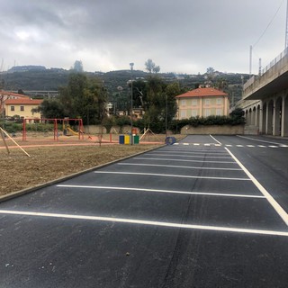 Imperia, in funzione a Castelvecchio una nuova area parcheggio con oltre 180 stalli (foto)