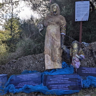 Migranti & Street Art: a Ventimiglia, al confine con la Francia, la ‘passeggiata solidale’ di Mediterranea e un'installazione monumento alle madri migranti Migranti & Street Art: a Ventimiglia, al confine con la Francia, la ‘passeggiata solidale’ di Mediterranea e un'installazione monumento alle madri migranti