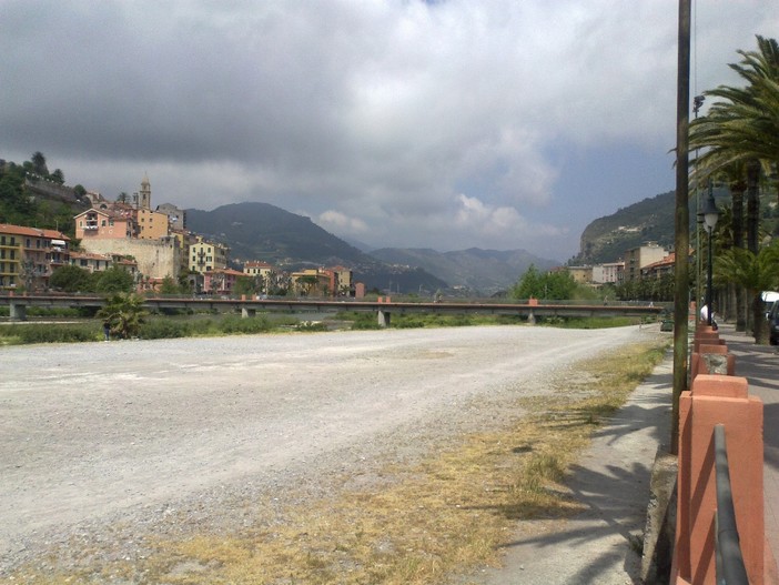 Ventimiglia: i commercianti chiedono a gran voce la riapertura del park auto sul Roya Ventimiglia: i commercianti chiedono a gran voce la riapertura del park auto sul Roya