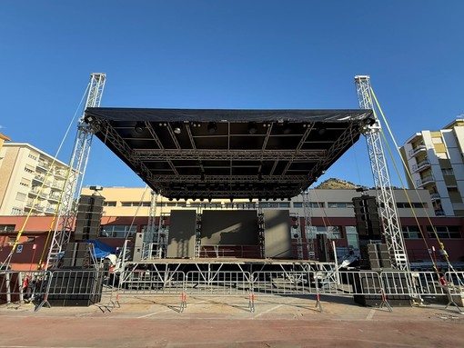 Ventimiglia, tutto pronto per il Capodanno in piazza: spunta il palco nel parcheggio dell'ex Gil (Foto)
