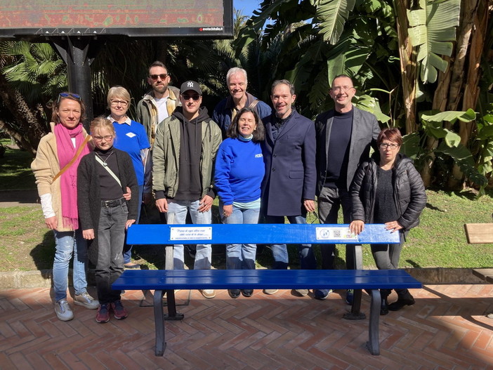 Bordighera: una panchina blu davanti al Palazzo del Parco per sensibilizzare su prevenzione e cura del diabete (foto) Bordighera: una panchina blu davanti al Palazzo del Parco per sensibilizzare su prevenzione e cura del diabete (foto)