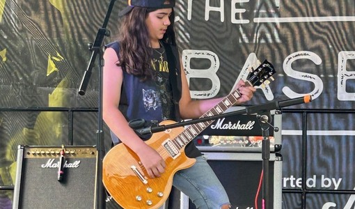 Dal cuore di Londra alle strade di Sanremo: il talento di Phoenix conquista il web Dal cuore di Londra alle strade di Sanremo: il talento di Phoenix conquista il web