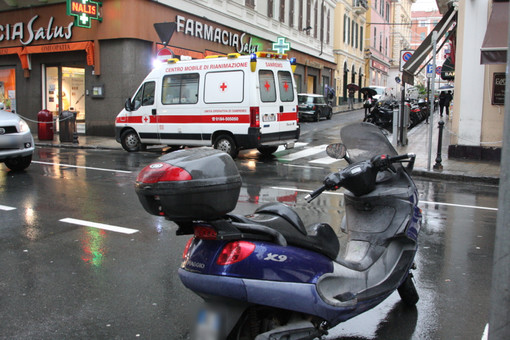 Sanremo: pedone investito da uno scooter in via Roma, ragazza portata in pronto soccorso