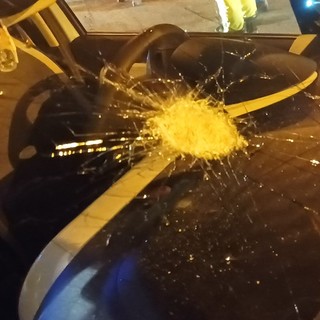 Bordighera: pietra piomba su auto in transito, una persona finisce all'Ospedale (Foto)