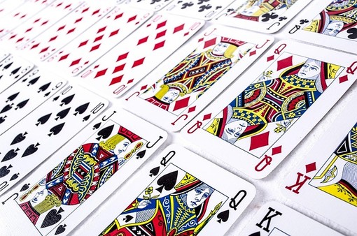 Strategie per tornei di poker e approfondimenti sul settore per il pubblico di notizie e sport