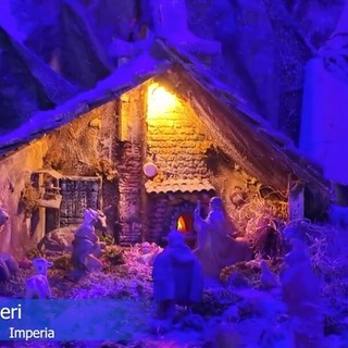 Un presepe sotto la neve: l’arte di Beniamino Gorlero incanta Borgo Peri (Video)