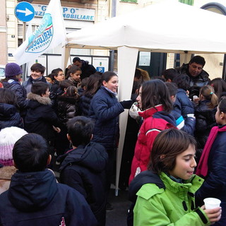 Vallecrosia: cioccolata calda in piazza, gli auguri del PDL alla cittadinanza