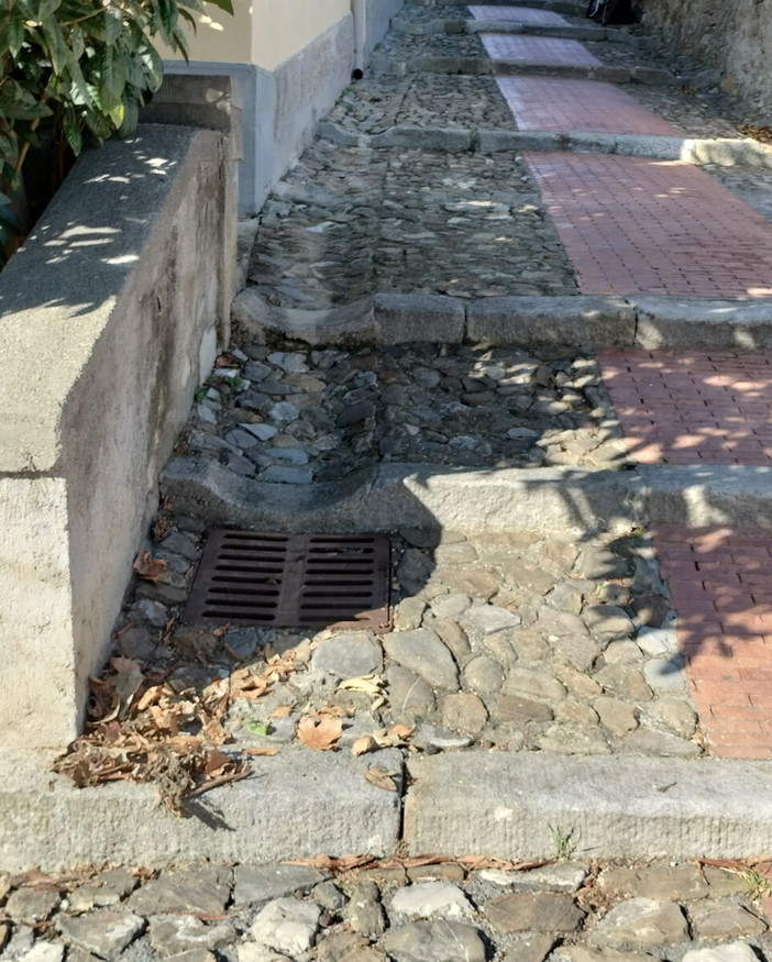 Sanremo, acqua potabile da mesi in strada mulattiera San Romolo: la segnalazione con video di un residente Sanremo, acqua potabile da mesi in strada mulattiera San Romolo: la segnalazione con video di un residente