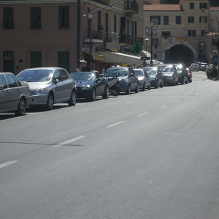 Parcheggio 'selvaggio' a Ventimiglia: la proposta di un nostro lettore al Sindaco