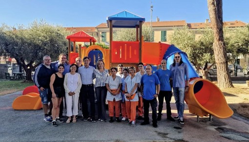 Camporosso, un intervento per la comunità: pulizia straordinaria e sanificazione dei giochi per bimbi (Foto)