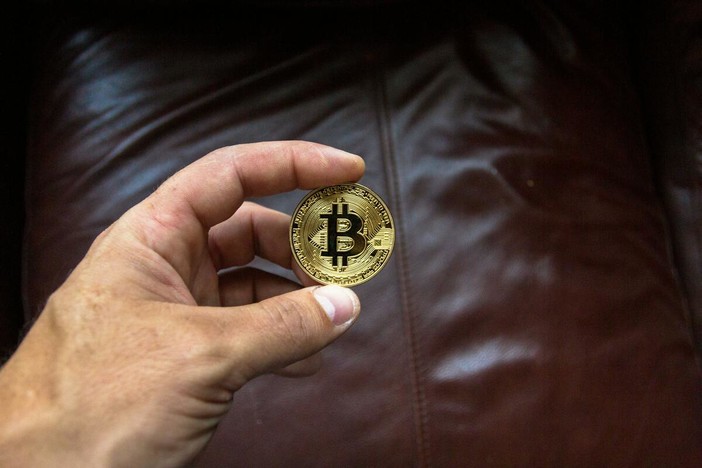 Bitcoin sotto pressione: tra vendite dei whale e nervi tesi sul fronte macro Bitcoin sotto pressione: tra vendite dei whale e nervi tesi sul fronte macro