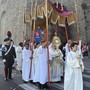 Ventimiglia, santa messa e processione: la comunità celebra il Corpus Domini (Foto e video)