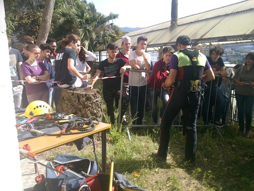 Sanremo: 15 studenti dell'Aicardi hanno conseguito il patentino per l'uso di attrezzature e macchine da lavoro nel mondo agricolo Sanremo: 15 studenti dell'Aicardi hanno conseguito il patentino per l'uso di attrezzature e macchine da lavoro nel mondo agricolo