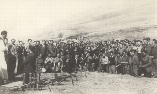 Partigiani durante una S.Messa a Pian Rosso (Viozene)